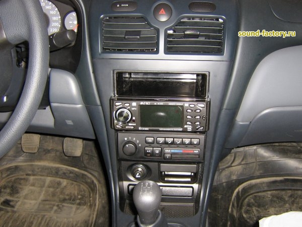 Установка: Автомагнитола в Nissan Almera Classic